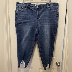 Arula Raw Hem Distressed Jean Capris Size 24